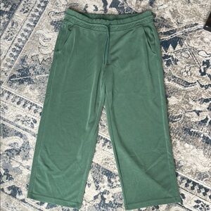 Athleta Women’s Straight Crop Mid-Rise Seasoft Pant